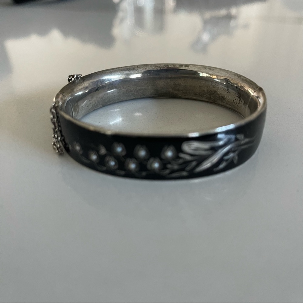 Antique Victorian Black Enameled lily of the valley seed pearl bangle - Picture 5 of 10